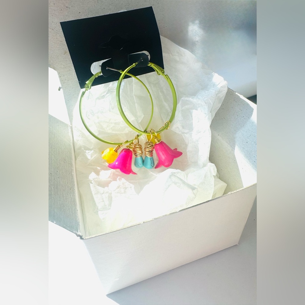 Interchangeable Hoop Earrings - Picture 10 of 10